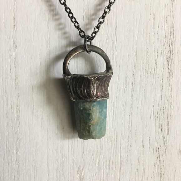 "Delphinus" Raw Aquamarine Necklace - Picture 2 of 4